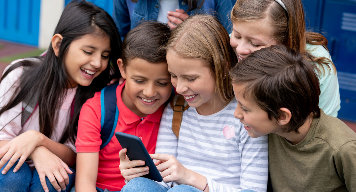 Conectados ou desconectados? O impacto dos dispositivos digitais no desempenho académico e bem-estar dos estudantes Conectados ou desconectados? O impacto dos dispositivos digitais no desempenho académico e bem-estar dos estudantes